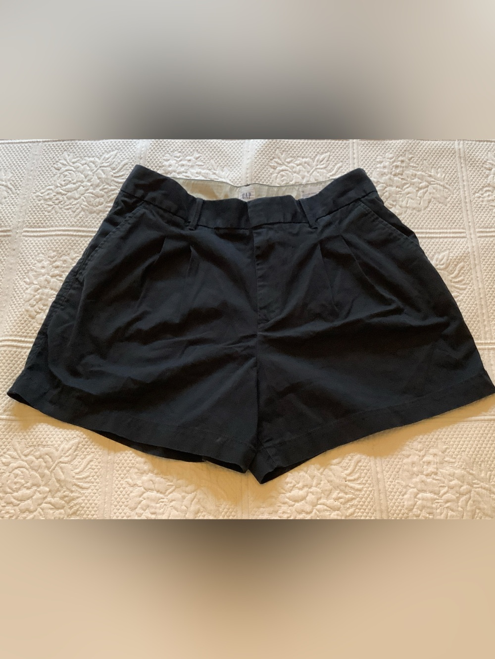 GAP Black High-Rise Pleated Women's Shorts - Picture 3 of 12